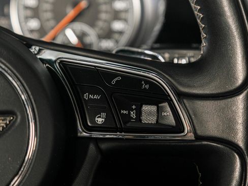 Used 2017 Bentley Bentayga AWD/4WD image 45