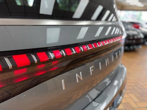 Used 2025 INFINITI QX80 Sensory AWD/4WD image 12
