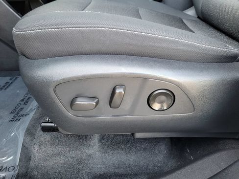 Used 2024 Chevrolet Traverse LT FWD image 13