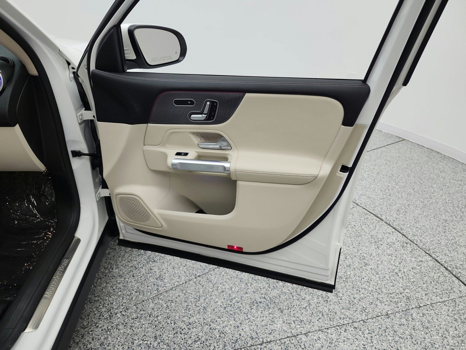 Used 2023 Mercedes-Benz GLB 250 image 21