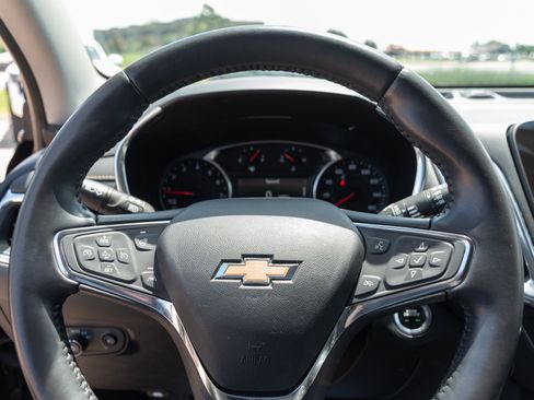 Used 2021 Chevrolet Equinox Premier AWD/4WD image 13