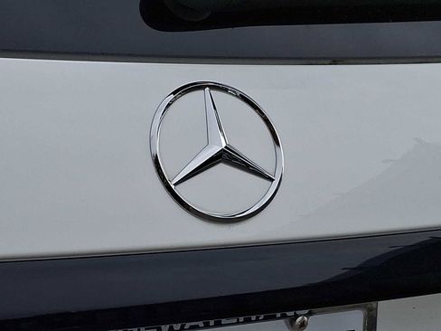 Used 2025 Mercedes-Benz GLC 300 4MATIC image 29
