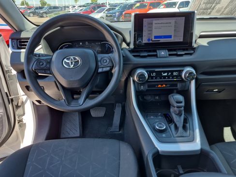 Used 2024 Toyota RAV4 XLE AWD/4WD image 18