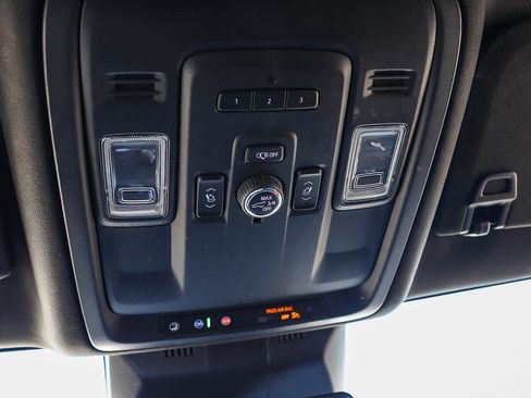 Used 2021 Cadillac Escalade Luxury image 31