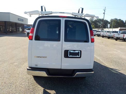 Used 2020 Chevrolet Express 2500 w/ Driver Convenience Package RWD image 4