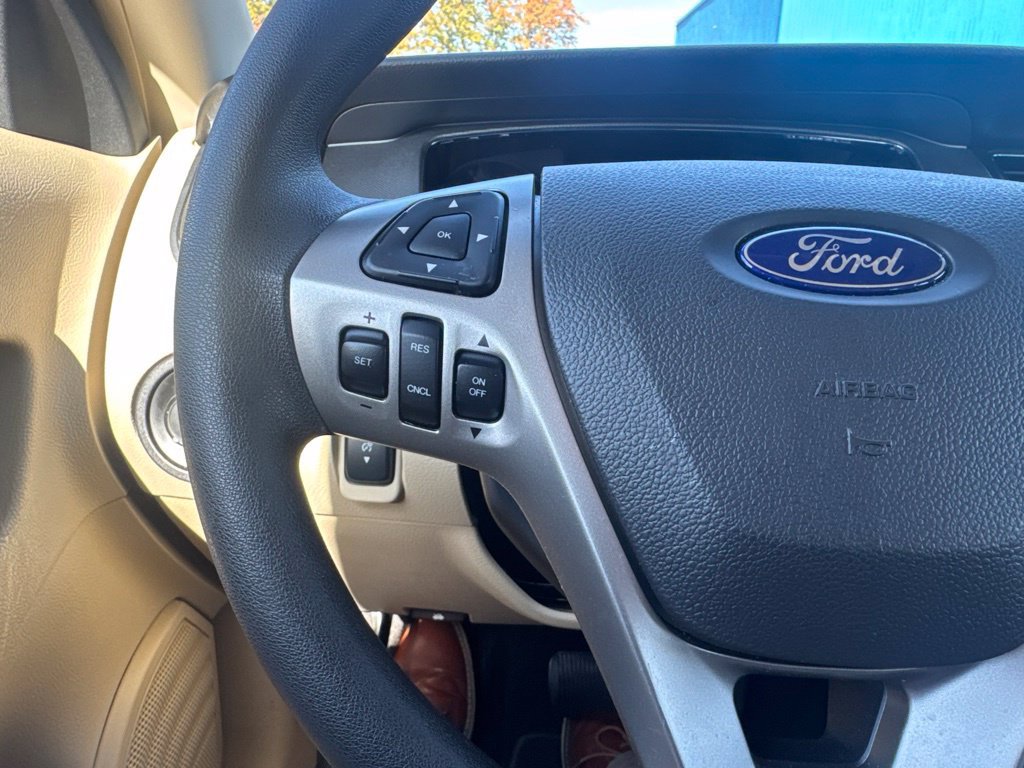 Used 2018 Ford Taurus SE FWD image 16