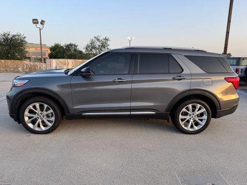 Used 2022 Ford Explorer Platinum w/ Equipment Group 601A AWD/4WD image 11