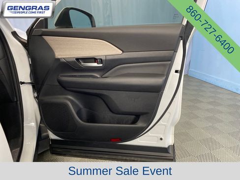 Used 2024 Toyota Grand Highlander AWD image 47