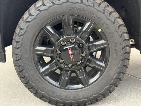 New 2026 GMC Sierra 2500 AT4 w/ AT4 Premium Plus Package image 9