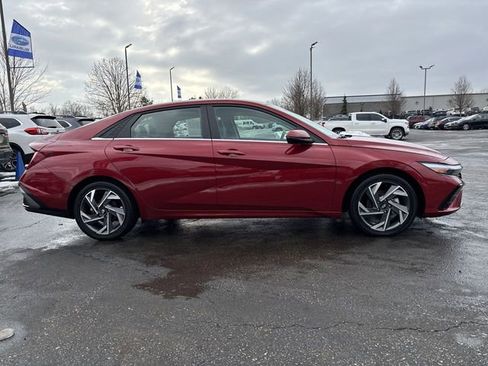 Used 2024 Hyundai Elantra Limited image 12