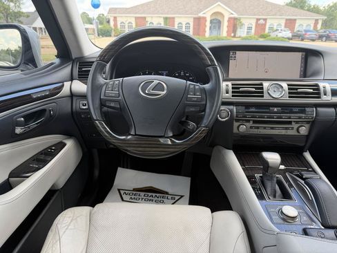 Used 2017 Lexus LS 460 w/ Comfort Package RWD image 13