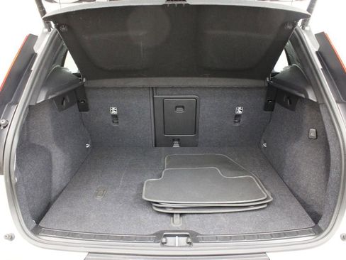 Certified 2025 Volvo XC40 B5 Plus image 16