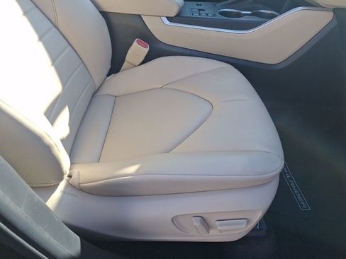 Used 2024 Toyota Highlander LE image 35