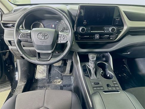 Used 2024 Toyota Highlander LE image 18