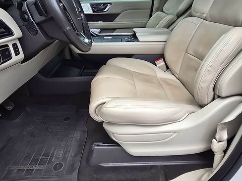Used 2021 Lincoln Navigator Reserve AWD/4WD image 10