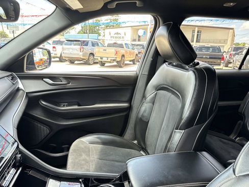 Used 2023 Jeep Grand Cherokee L Laredo RWD image 15