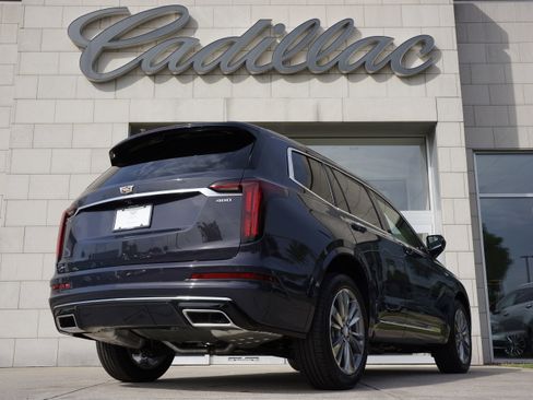 Used 2025 Cadillac XT6 Premium Luxury image 4
