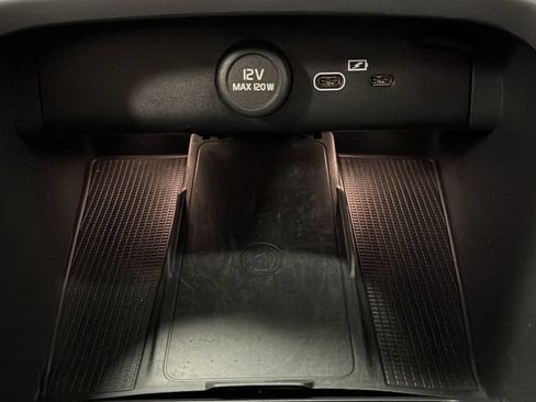 Used 2024 Volvo XC40 B5 Core w/ Protection Package Premier AWD/4WD image 33