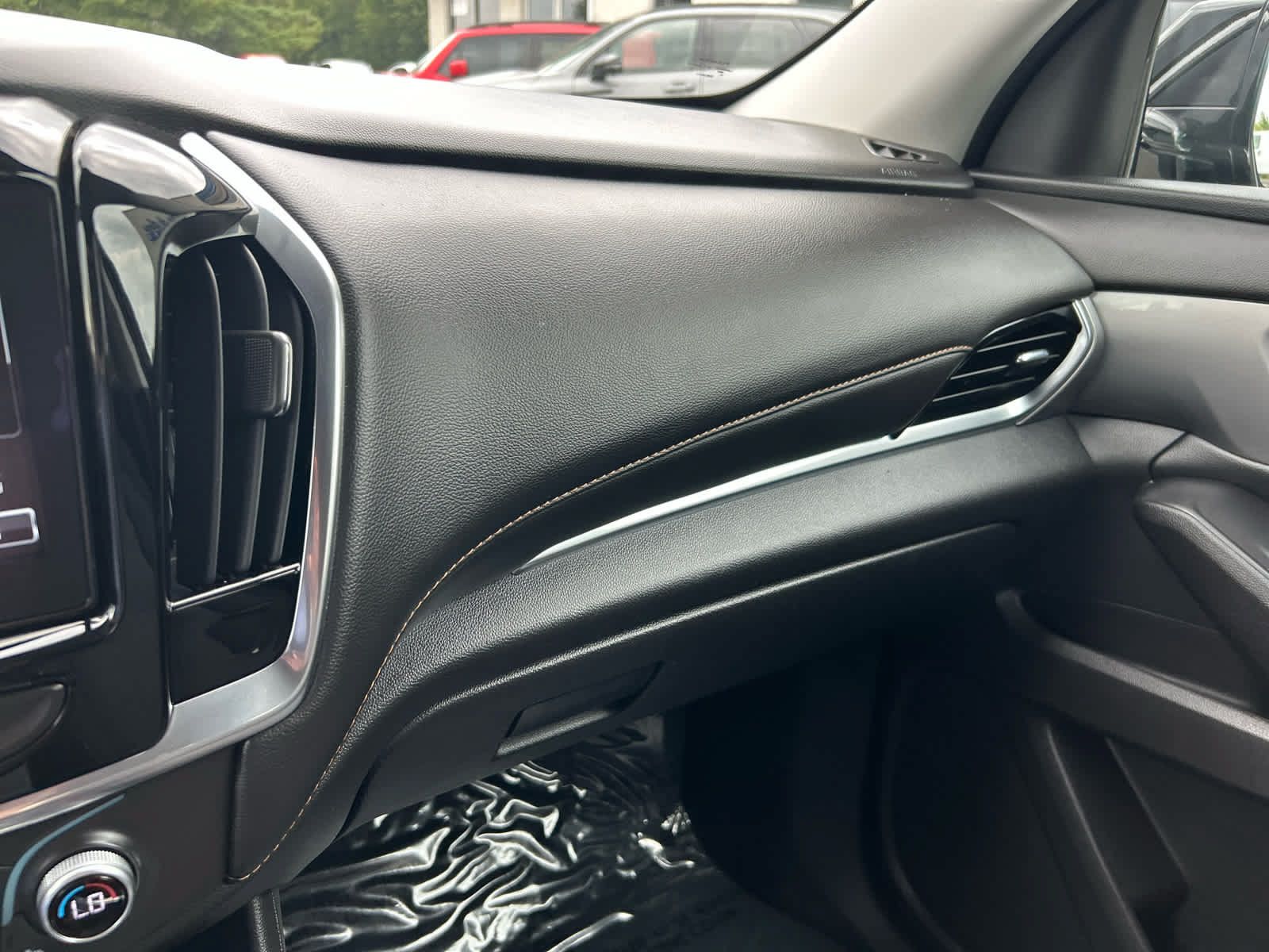 Used 2018 Chevrolet Traverse LT FWD image 22