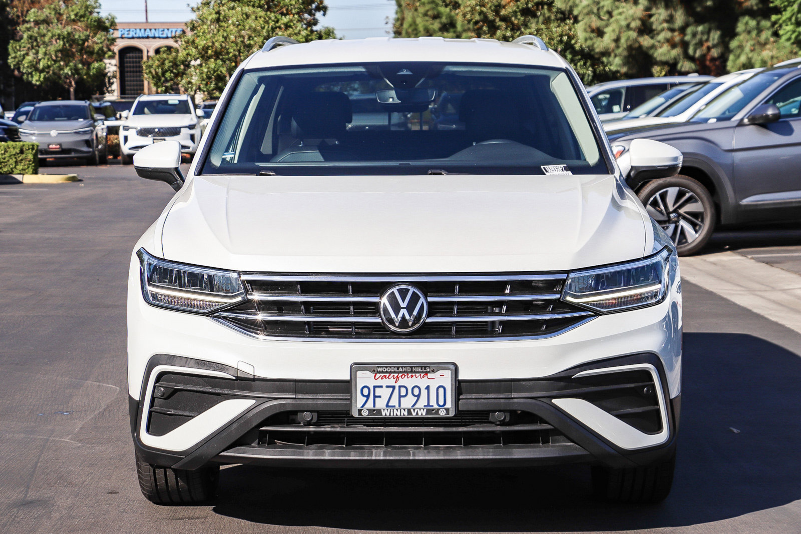 Used 2023 Volkswagen Tiguan SE FWD image 2