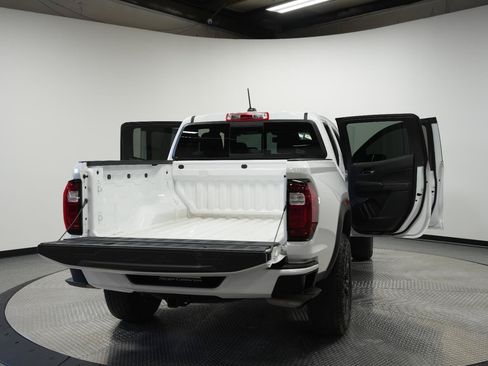 Used 2024 GMC Canyon Elevation w/ Convenience Package RWD image 12