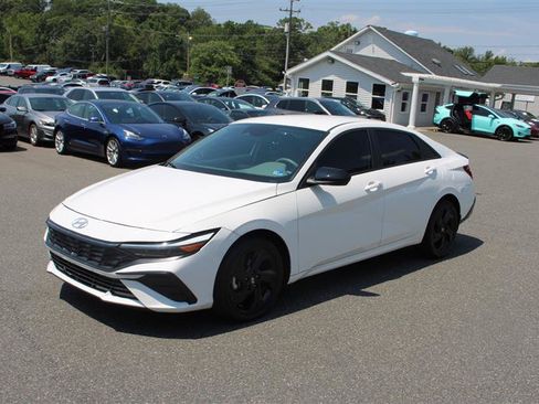 Used 2026 Hyundai Elantra Sport FWD image 4