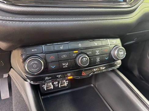 Used 2022 Dodge Durango GT w/ Blacktop Package AWD/4WD image 18