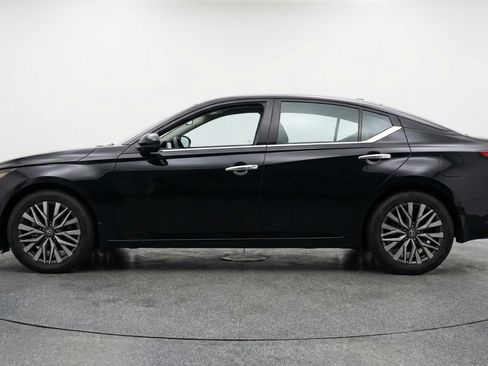 Used 2025 Nissan Altima 2.5 SV FWD image 5