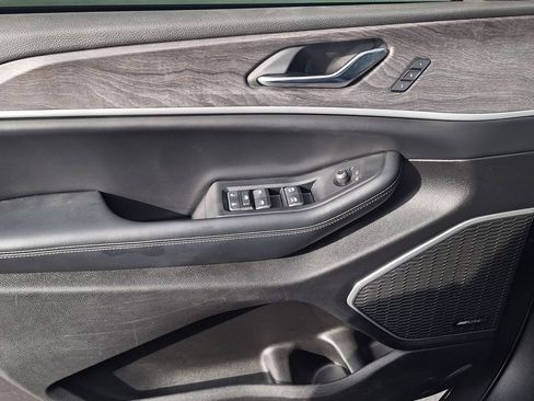 Used 2024 Jeep Grand Cherokee Limited w/ Black Appearance Package image 9