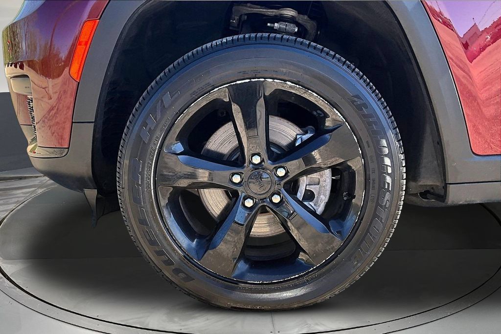 Used 2025 Jeep Grand Cherokee L Laredo AWD/4WD image 36