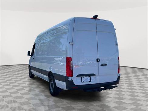 Used 2025 Mercedes-Benz Sprinter 2500 image 4