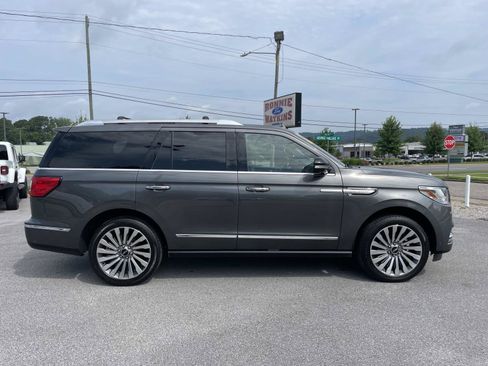 Used 2018 Lincoln Navigator Reserve w/ Technology Package AWD/4WD image 2