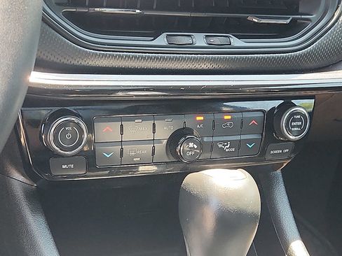 Certified 2023 Jeep Compass Latitude w/ Sun and Sound Group AWD/4WD image 16
