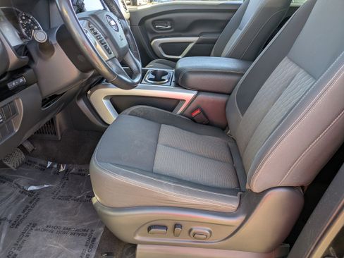 Used 2022 Nissan Titan SV w/ SV Convenience Package image 16