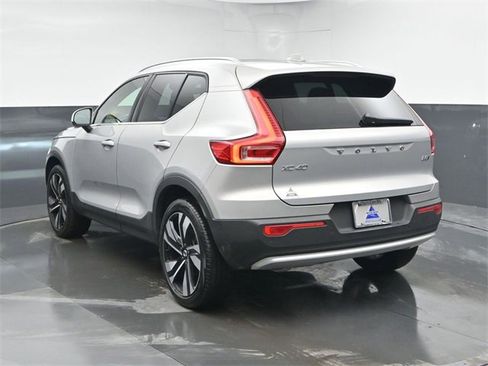 Used 2023 Volvo XC40 B5 Plus w/ Climate Package image 6