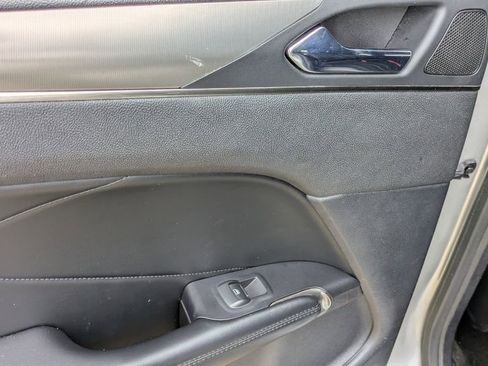 Used 2015 Lincoln MKC FWD image 8