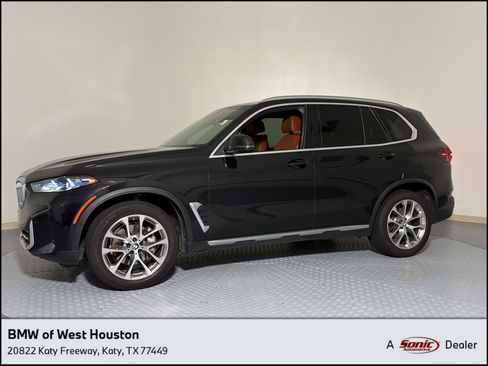 Certified 2024 BMW X5 xDrive40i w/ Premium Package AWD/4WD image 1
