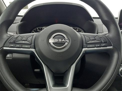 Used 2024 Nissan Altima 2.5 SV image 17