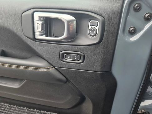 Used 2025 Jeep Wrangler Unlimited Sahara AWD/4WD image 14