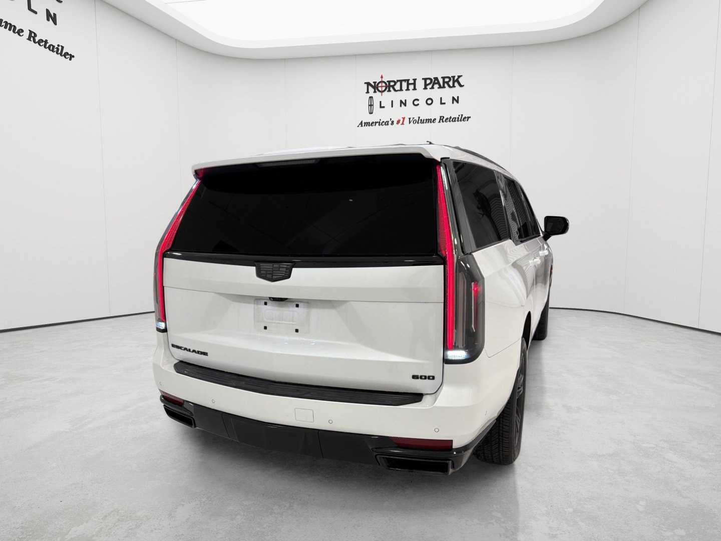 Used 2021 Cadillac Escalade ESV Sport Platinum w/ Heavy-Duty Trailer Package AWD/4WD image 5