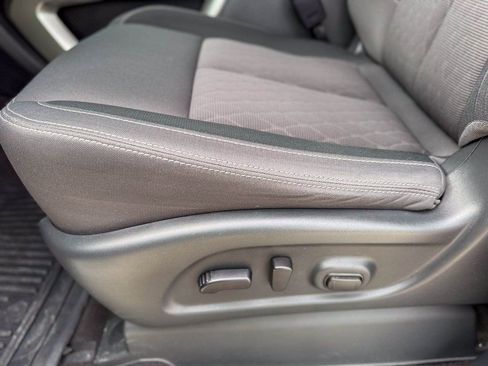 Used 2024 Nissan Titan SV w/ SV Convenience Package image 14