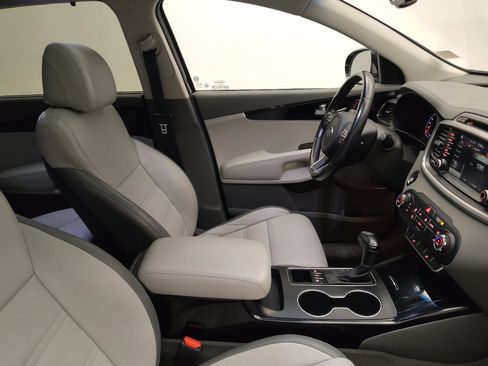 Used 2017 Kia Sorento SX image 21