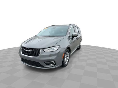 Used 2023 Chrysler Pacifica Limited FWD image 4