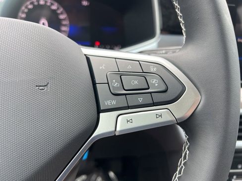 New 2026 Volkswagen Taos SE FWD image 17