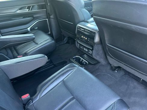 Used 2024 Jeep Wagoneer Series III AWD/4WD image 19