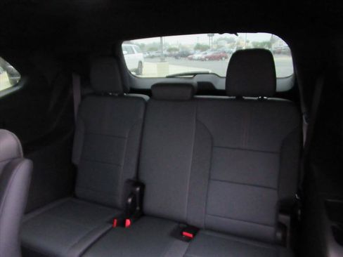 Used 2025 GMC Acadia AT4 image 29