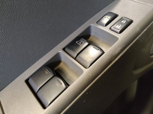 Used 2018 Nissan Frontier SV image 27