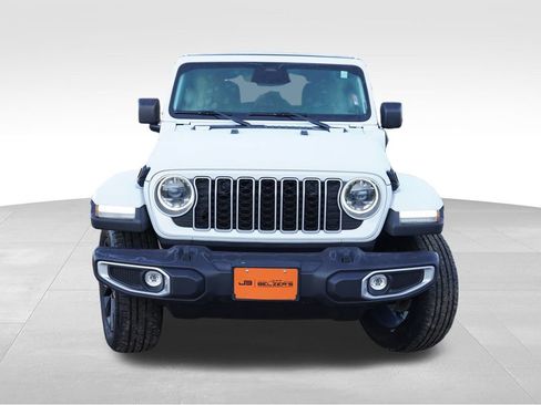 Certified 2025 Jeep Wrangler Unlimited Sahara w/ Safety Group image 12