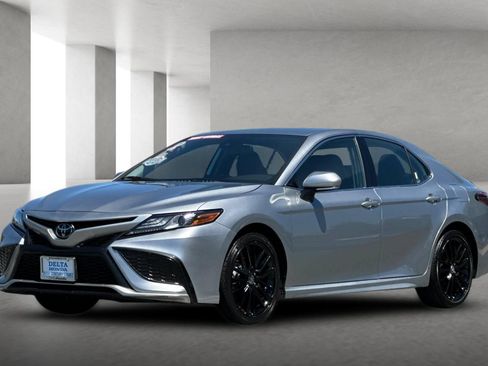 Used 2024 Toyota Camry XSE FWD image 8