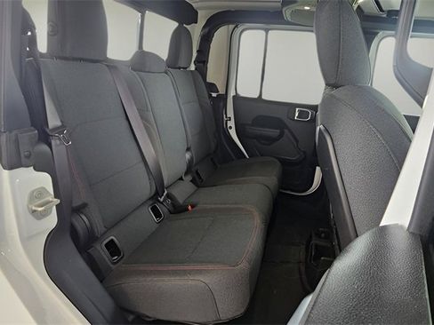 Used 2024 Jeep Gladiator Rubicon image 22